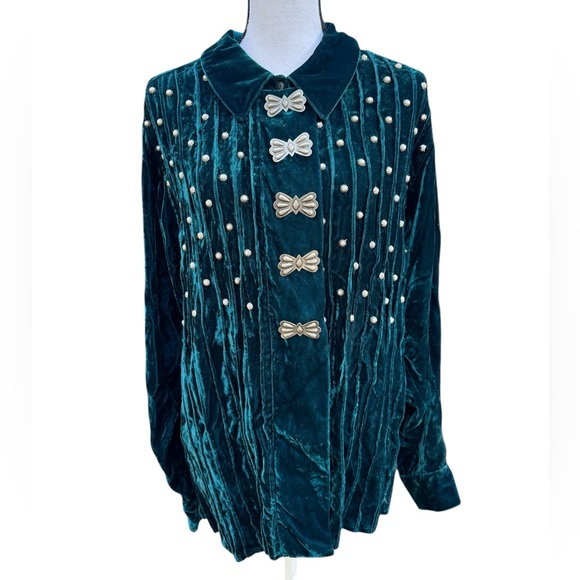 Double D Ranch Tops - Double D Ranch Forest Green Velvet Shirt w/Metal Bows and Studding Size Medium